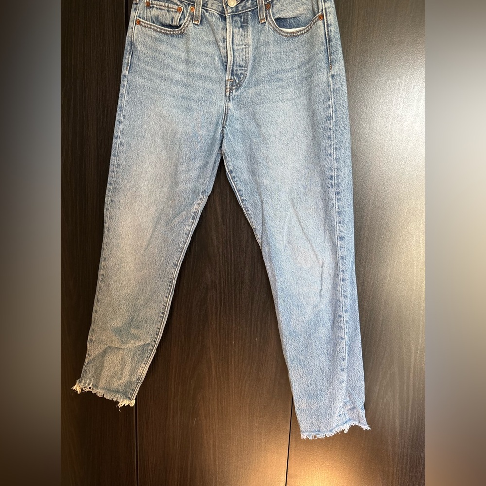 Levi’s Wedgie Light Blue Distressed Jeans